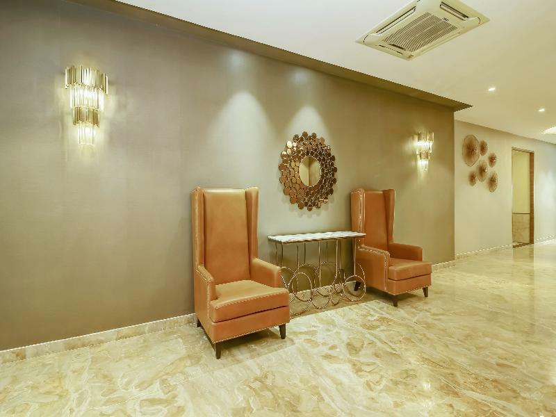 Capital O 28086 Sindhura Grand Hotel Hyderabad Exterior foto