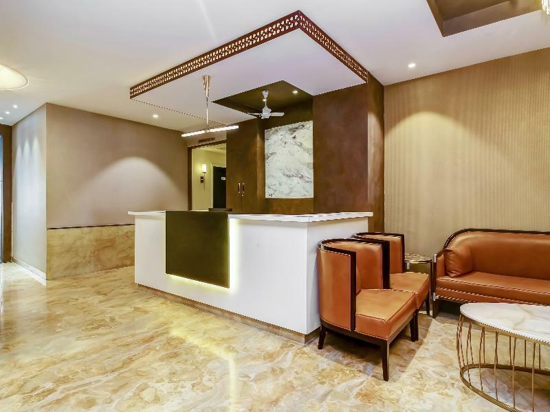 Capital O 28086 Sindhura Grand Hotel Hyderabad Exterior foto