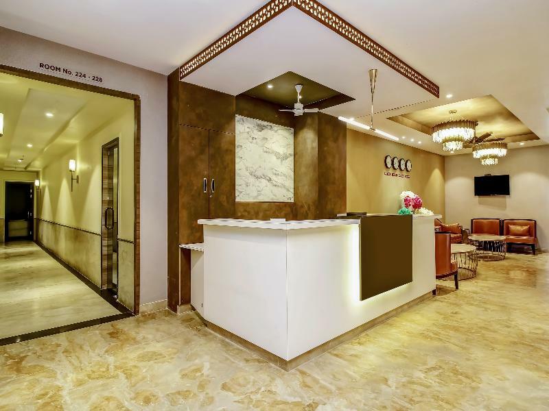 Capital O 28086 Sindhura Grand Hotel Hyderabad Exterior foto